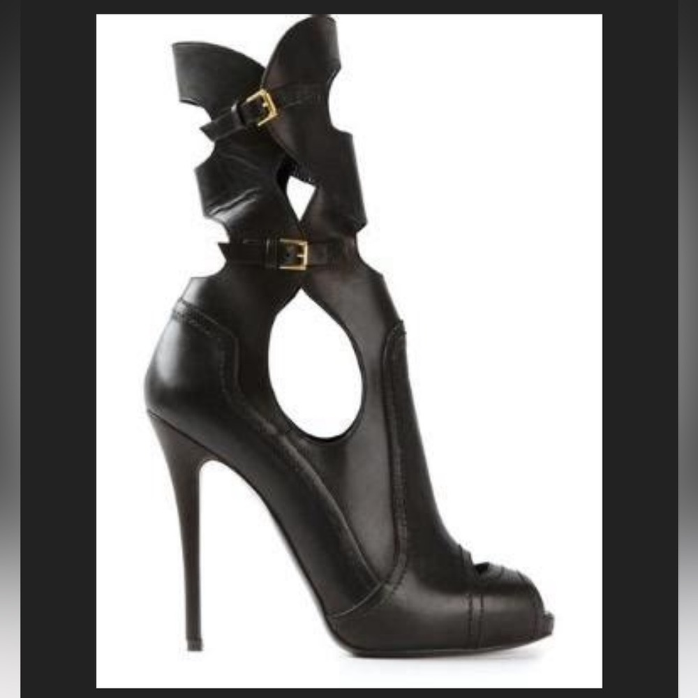 Alexander McQueen Black Leather Cutout Accent Boots
Size 38.5 - Picture 3 of 12